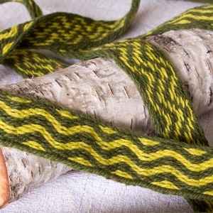 Tablet woven wool trim. Viking reenactment, medieval historical braid. Green and yellow. image 9