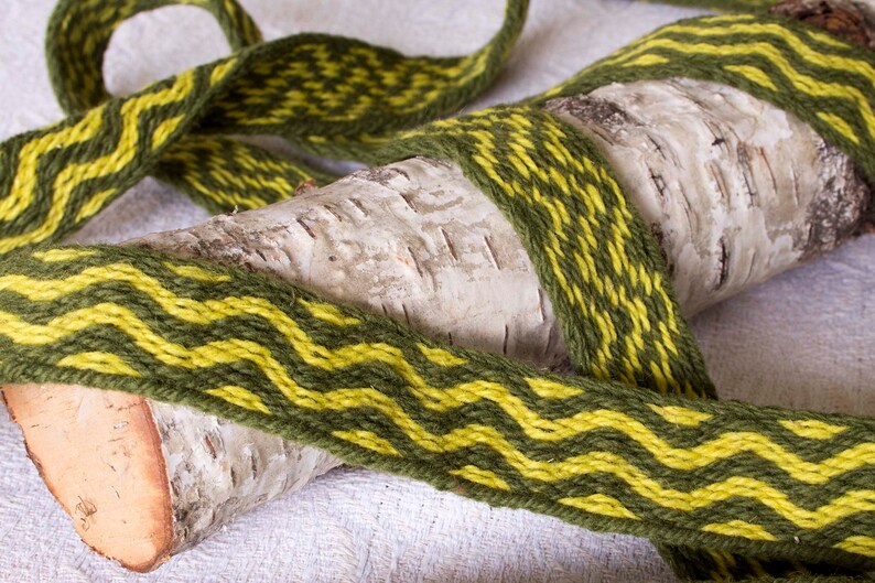 Tablet woven wool trim. Viking reenactment, medieval historical braid. Green and yellow. image 9