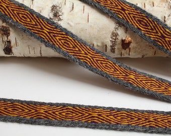 Webborte aus reiner Wolle. Wikinger-Reenactment. Lila, Gelb und Grau.