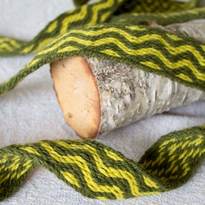 Tablet woven wool trim. Viking reenactment, medieval historical braid. Green and yellow. image 10