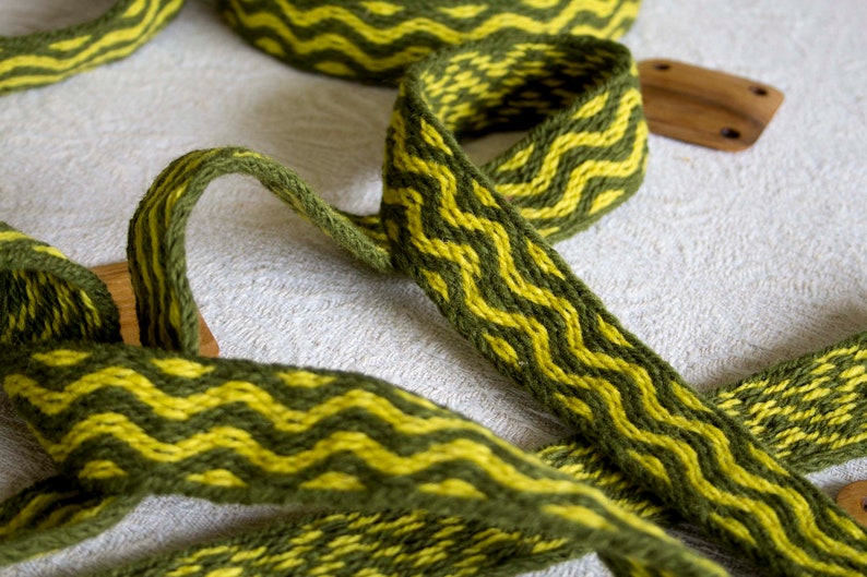 Tablet woven wool trim. Viking reenactment, medieval historical braid. Green and yellow. image 7