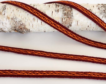 Acabamento em lã trançada. Recriação viking, trança histórica medieval. Vermelho escuro e laranja.