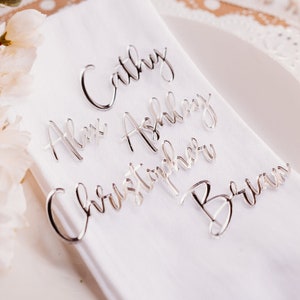 Benutzerdefinierte Gedeck für Gäste Braut und Bräutigam Personalisierte Acryl Hochzeit Namensschilder Hochzeitsdekor Benutzerdefinierte Laser Cut Name Table Setting