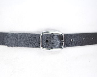 80s  Size S XS. 28''-32'' Deadstock Black Vegan leather Belt for women with Steel Buckle. Pink bottom belt