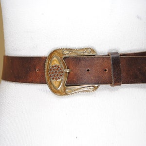 Ceinture en cuir marron chocolat : boucle en laiton sculpté, style cow-girl western