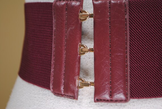 Wide maroon elastic belt - image 3