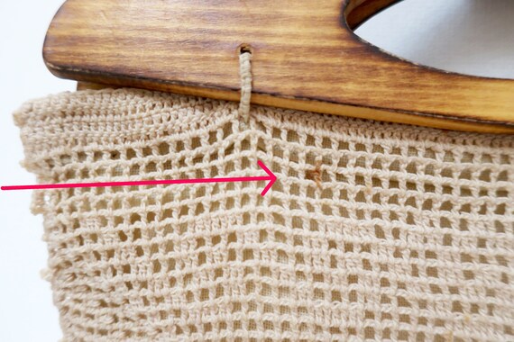 1960s beige crochet hand bag for women with woode… - image 6