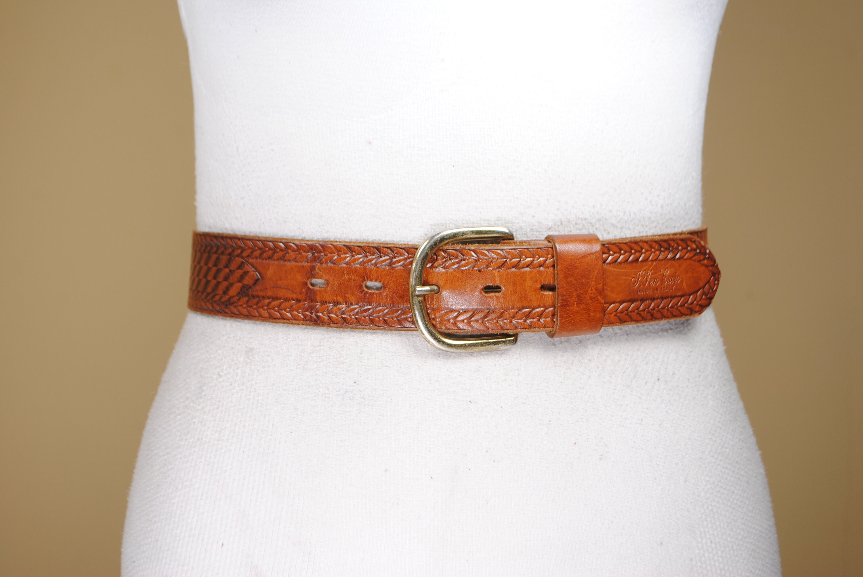 Vintage Tooled Leather Belt: Engraved Western Cowgirl Style  display picture 1