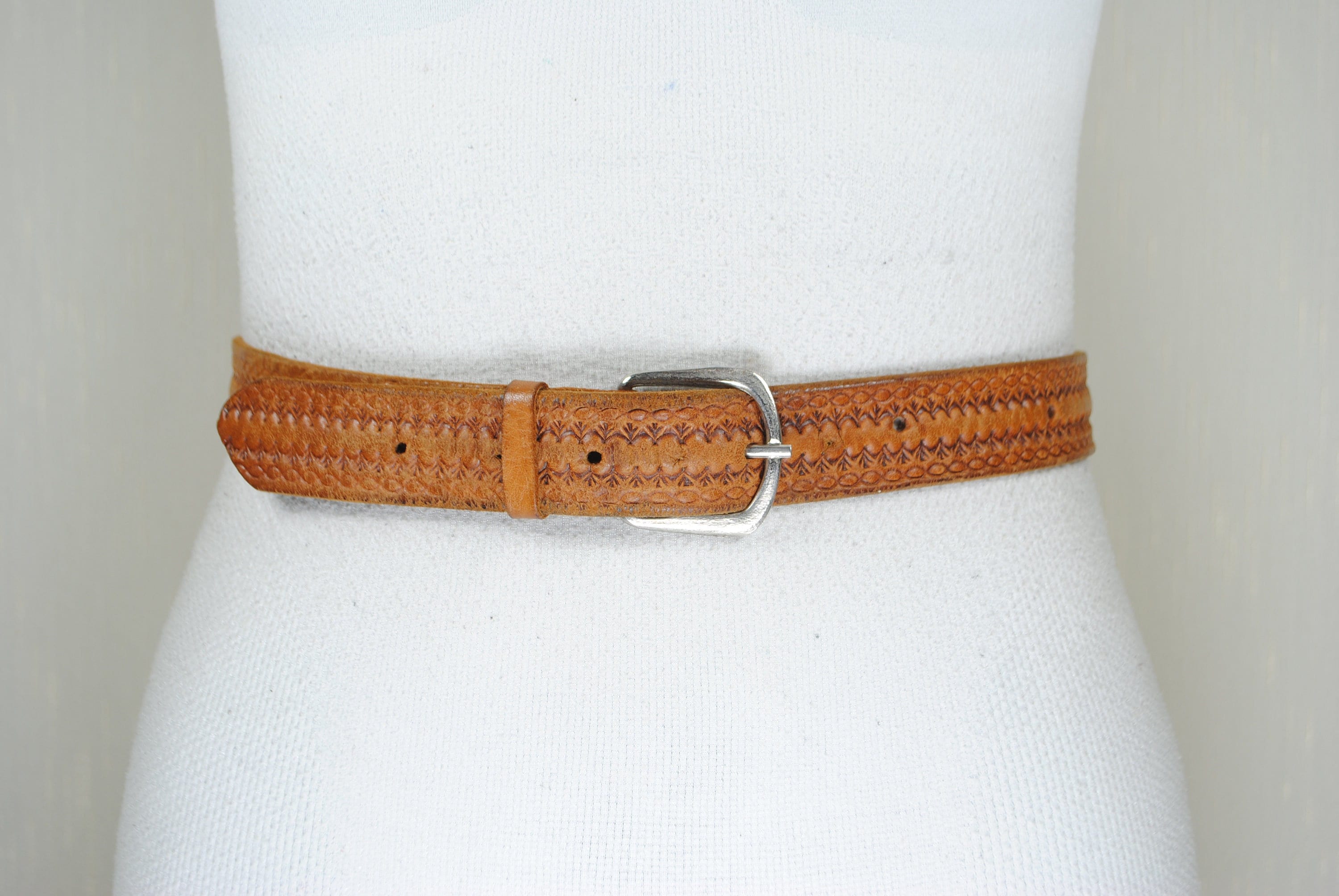 Vintage Tooled Leather Belt 34\