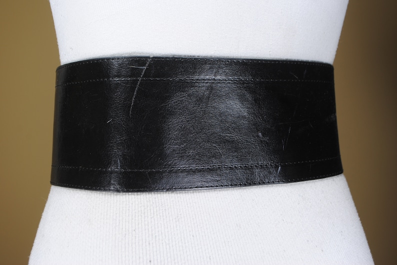 1980s 27/'/'-32/'/' Black wide corset leather belt for women