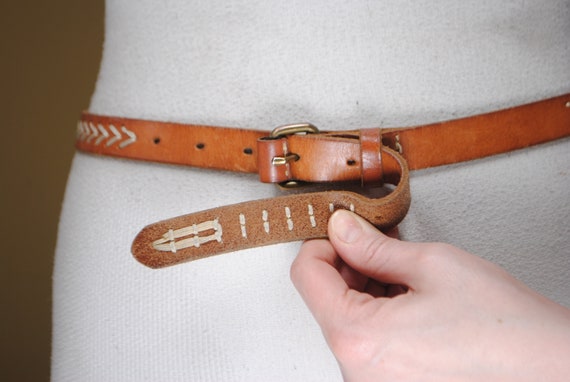 Petite Ceinture En Cuir Marron Brodé Express - Taille S - Occasion - Parfaite Pour Une Touche Vintage