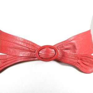 Weicher Roter Leder Obi Wickelgürtel für Frauen, Vintage Breiter Taillen Gürtel mit Oval Schnalle, Boho Retro Krawatten Gürtel, 80er Jahre Statement Gürtel