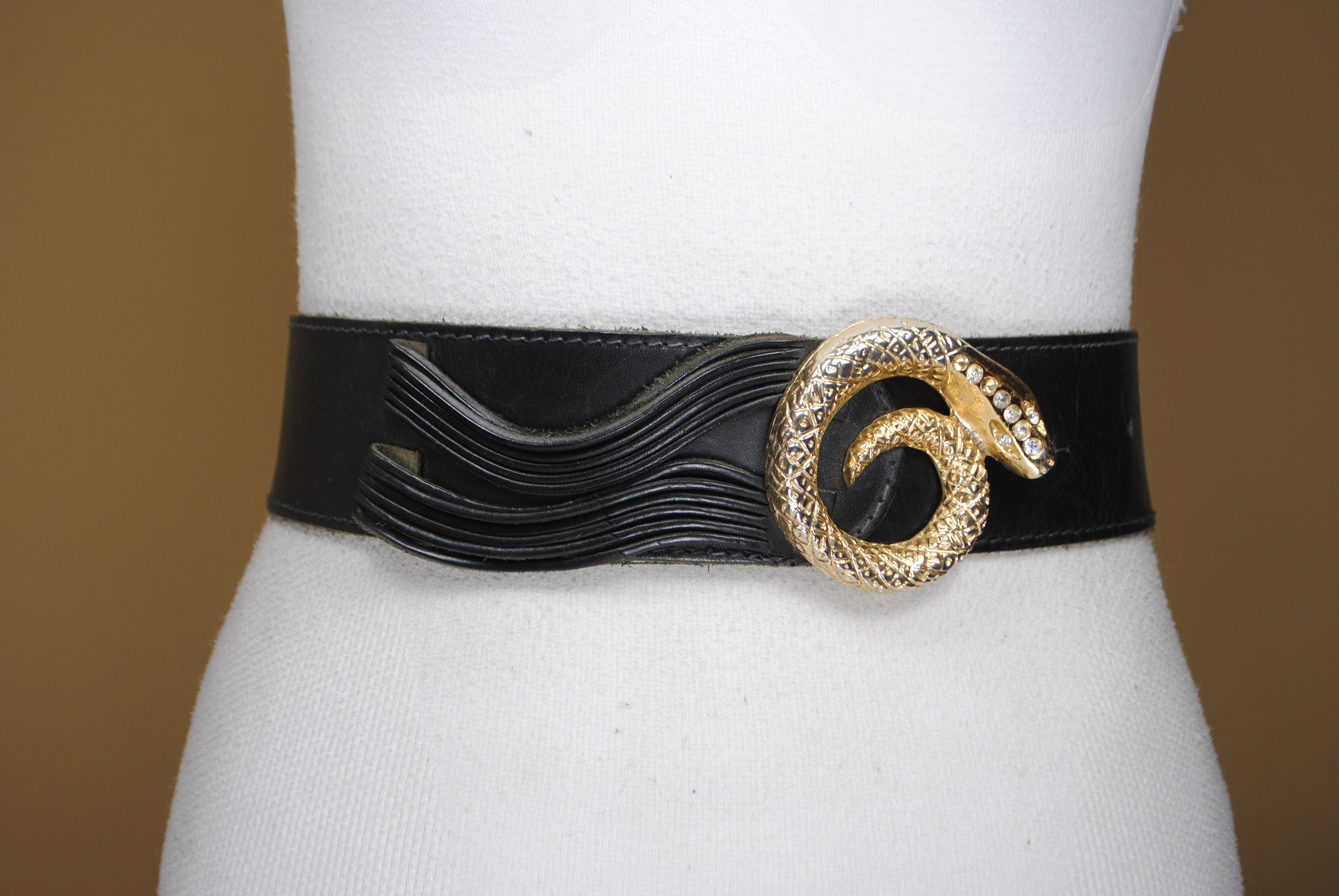 VINTAGE 5” wide brown black textured snake print belt M GOLD buckle Fossil Vintage Faux Snakeskin Belt With Gold & Enamel Buckle  main image 2