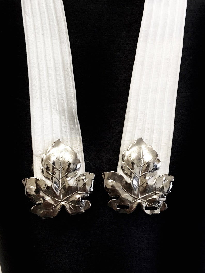 White elastic belt women with Silver maple leaf buckle