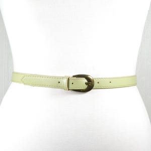 Dünner olivgrüner Ledergürtel für Frauen, dünner Taillengürtel, verstellbarer minimalistischer Gürtel, Boho-Erdfarbengürtel, Vintage-Olivenkleidergürtel