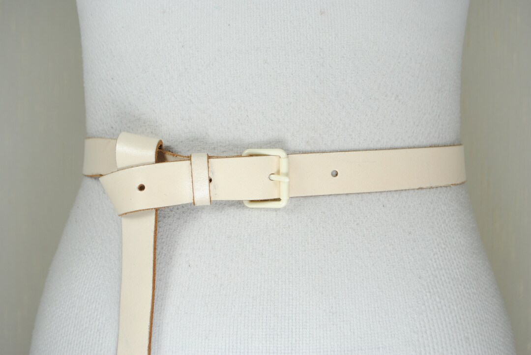 Vintage Eggshell Cream Leather Belt: Skinny Minimalist Waist  display picture 1