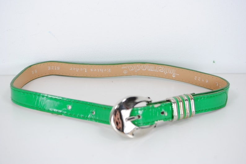 1970s XS skinny green waist belt for women