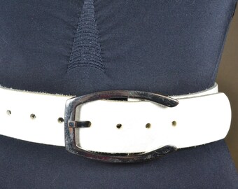 Vintage White Textured Leather Belt W Fancy Silver Buckle  display picture 2