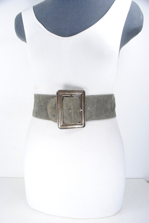 1970s 26''-31'' wide gray suede leather belt with… - image 2