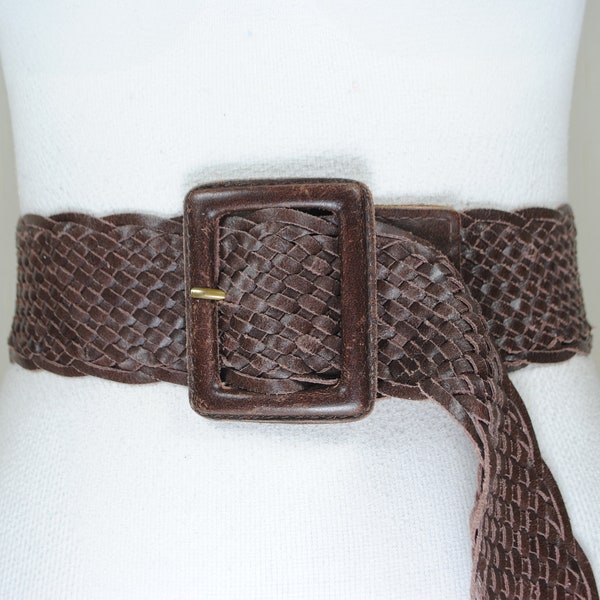 Cinturón de cuero trenzado marrón chocolate para mujer con hebilla rectangular cubierta de cuero