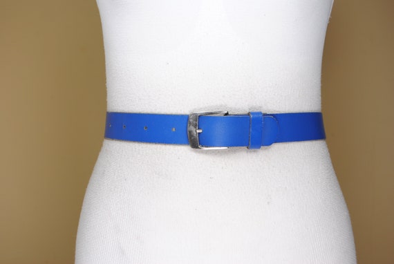 Electric Blue Leather Belt: Vintage Women