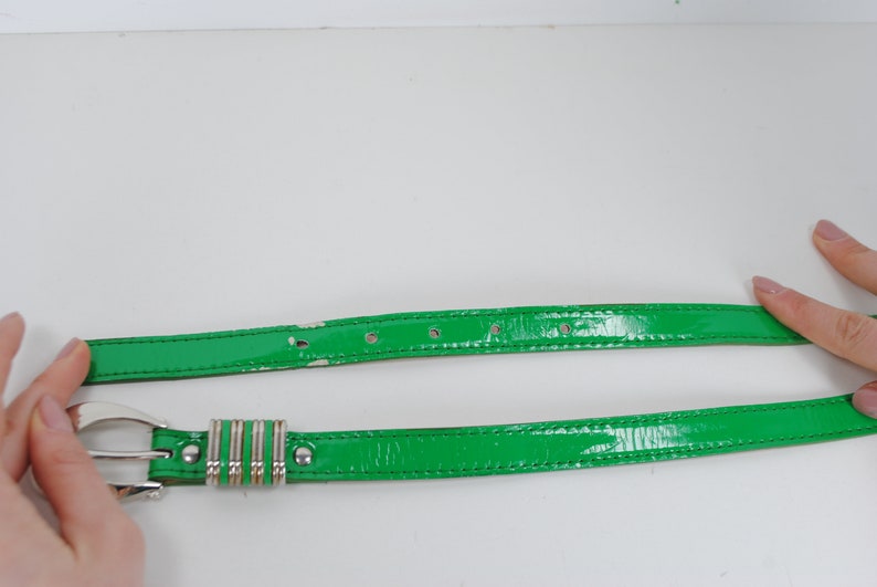1970s XS skinny green waist belt for women