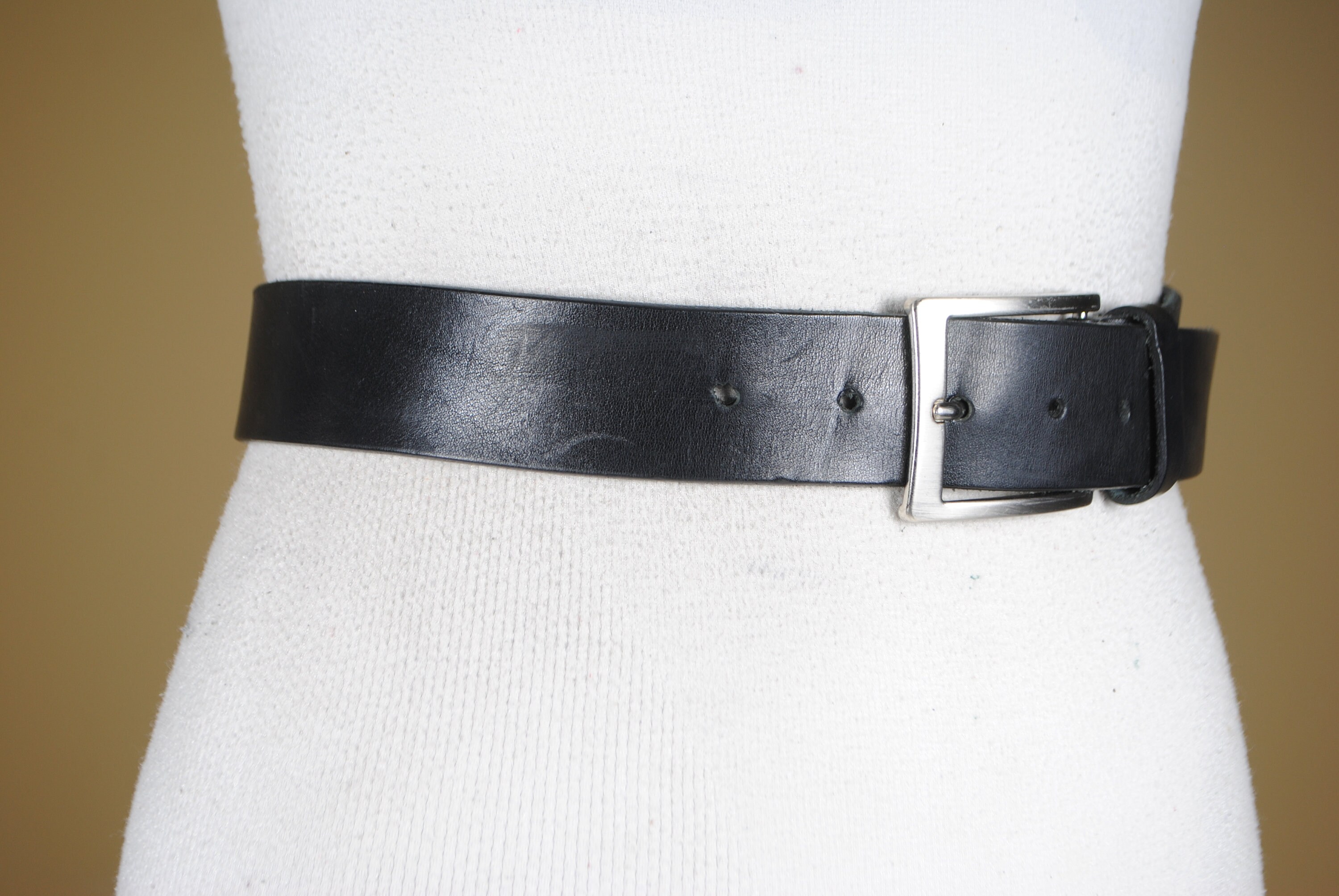 Handmade Italian Leather Belt: Plain Black Belt With Silver  display picture 1
