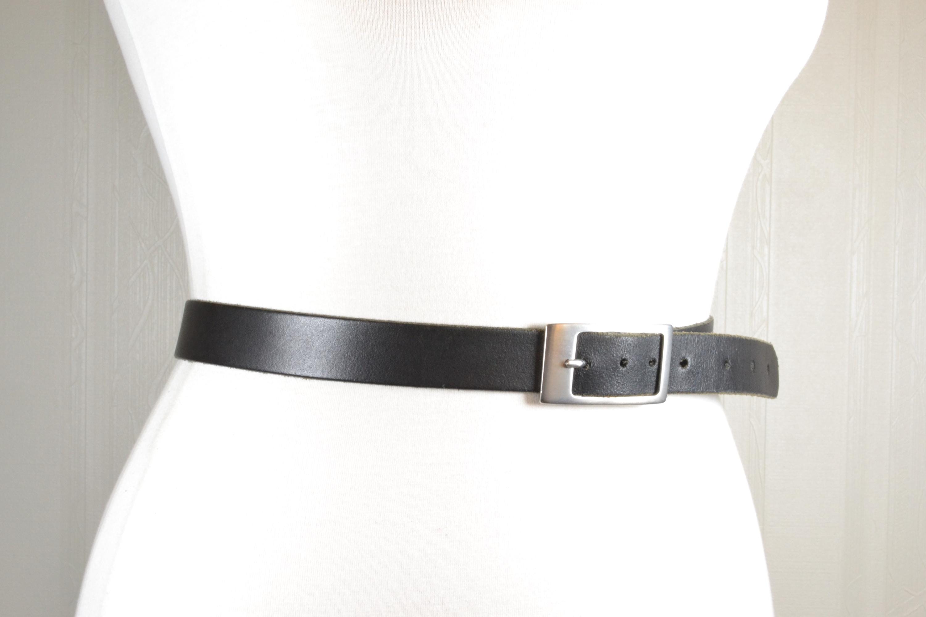 VINTAGE❣️HARKEN WOMENS BLACK LEATHER BELT- SILVER DECORATIVE BUCKLE – SIZE SMALL Vintage Black Leather Belt With Rectangular Silver Buckle  main image 3