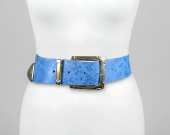 Cintura vintage in pelle blu: motivo astratto, fibbia dorata, stile anni '80-'90