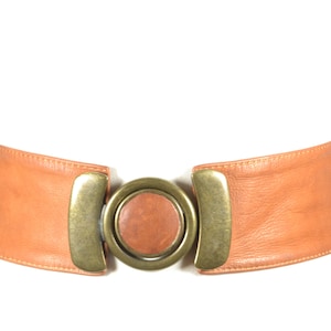 Rustic Wide Tan Leather Belt with Brass Round Buckle, Vintage 1980s Stretch Back Waist Cincher for Women, Boho Statement Belt, Retro Western
