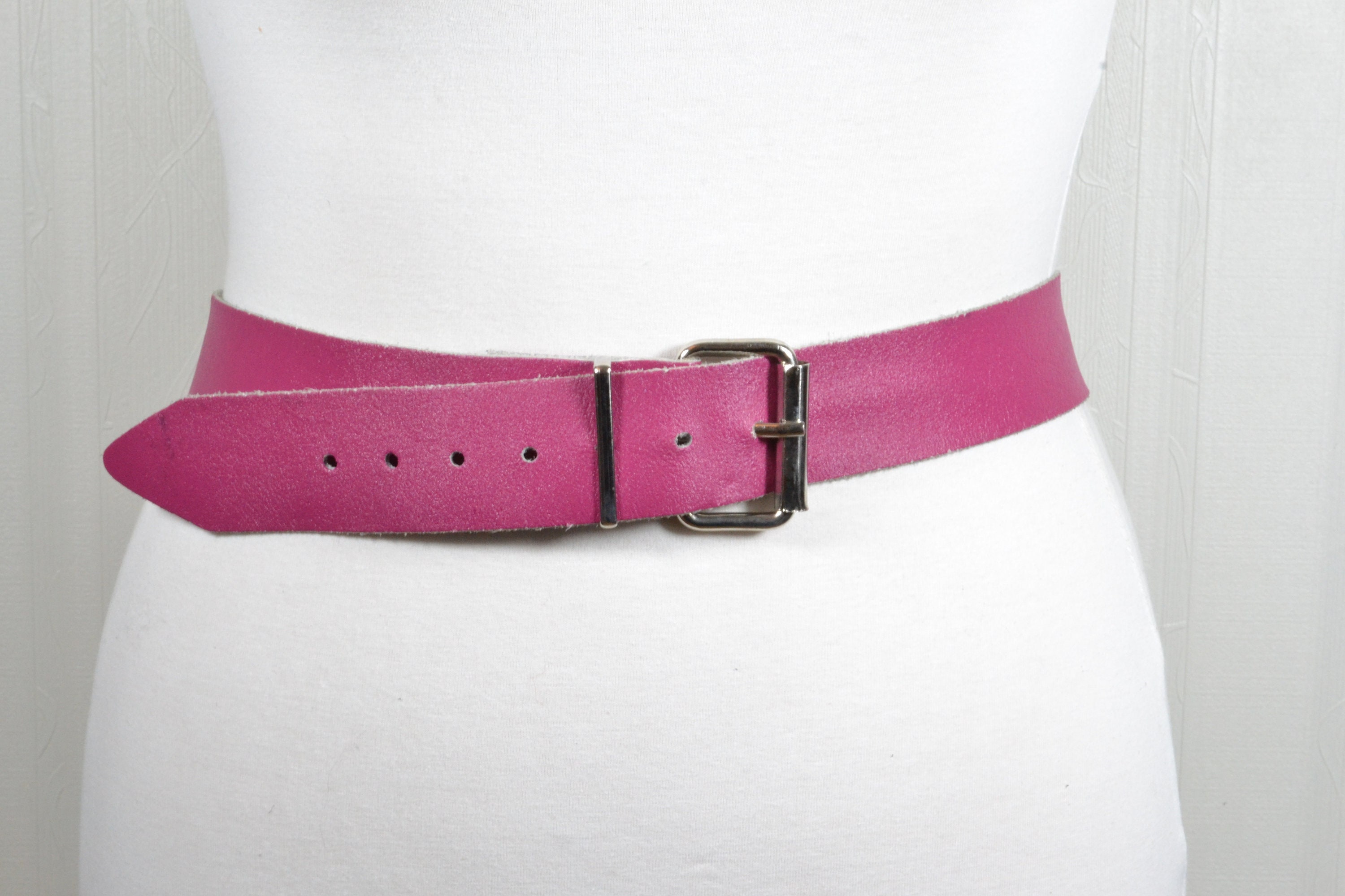Vintage Pink Leather Belt: Silver Buckle, Adjustable Women display picture 2