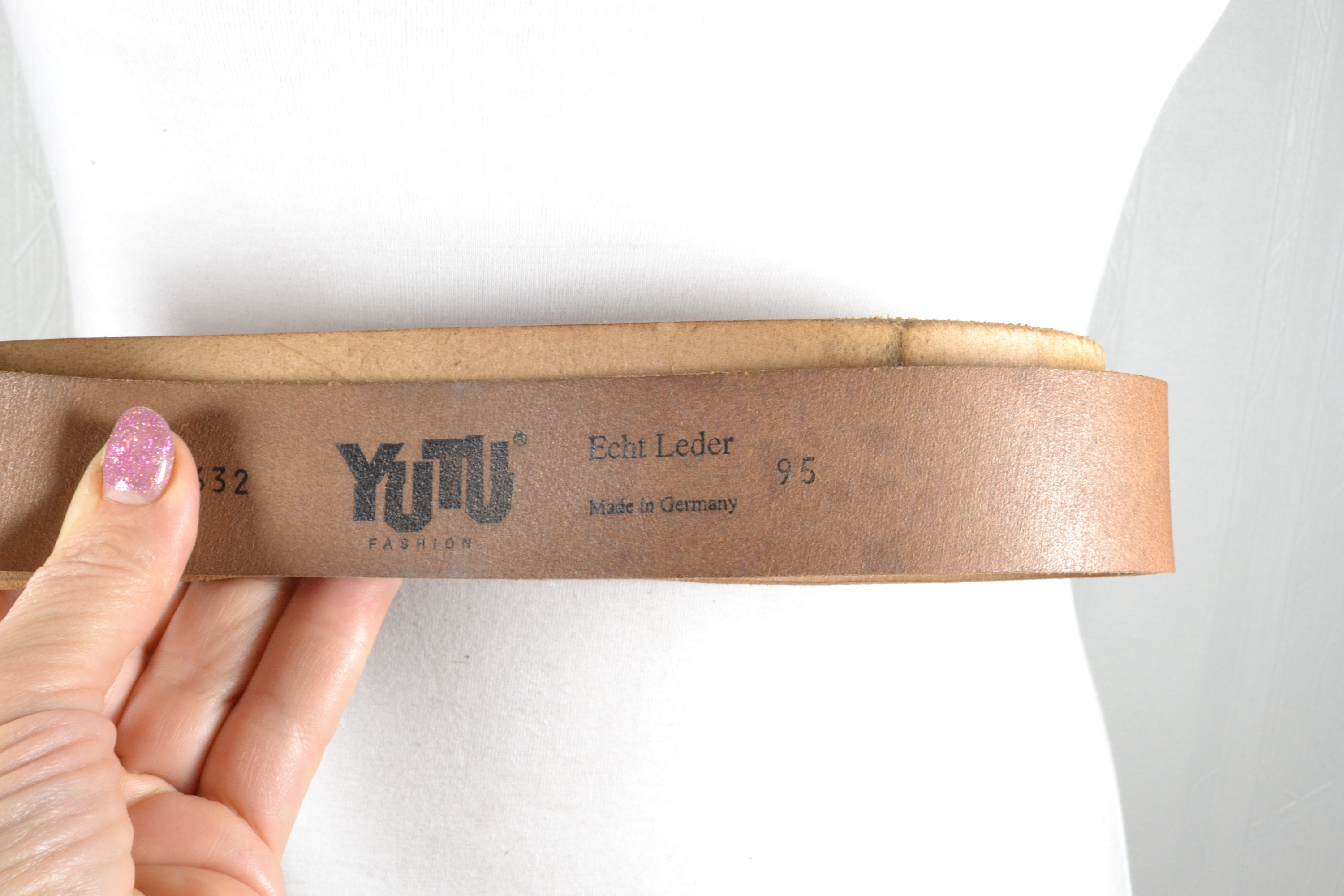 Vintage Beige Leather Wide Waist Belt Size S Classic Statement Accessory Vintage Beige Leather Wrap Belt Adjustable, Wide Thin  main image 3