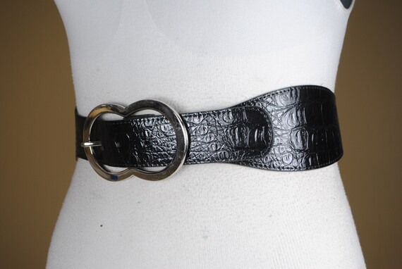 2 VINTAGE REPTILE FAUX LEATHER THICK BELTS  WITH THICK BUCKLES S/M Women Black White Faux Leather Snake Skin Print Comfortable  main image 2