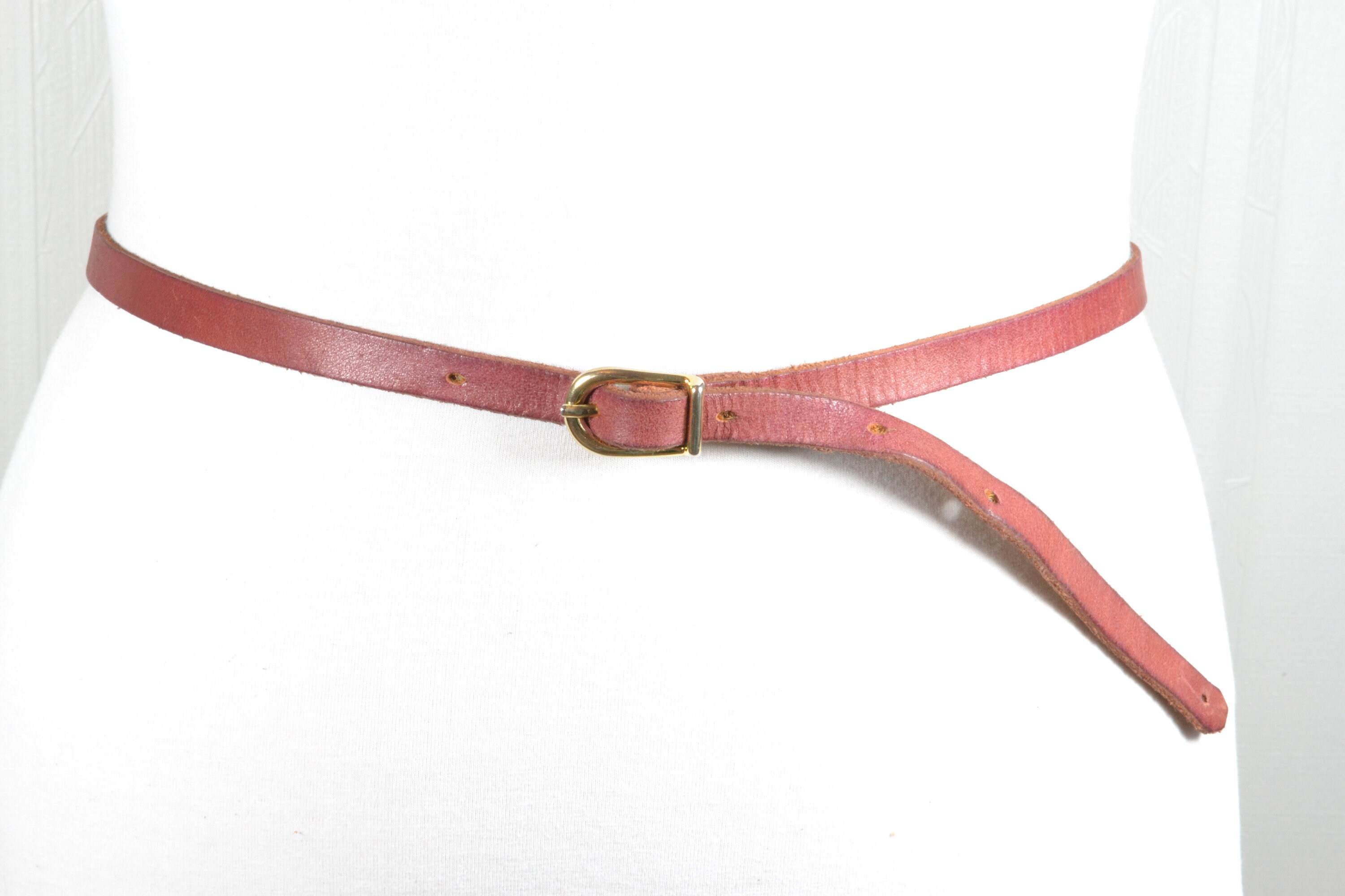 Vintage 90s Skinny Belt Small Burgundy Red Leather Gold Buckle Minimalist Chic Buy Ladies Burgundy Leather Belt With Gold Buckle Thin 2.0  main image 2