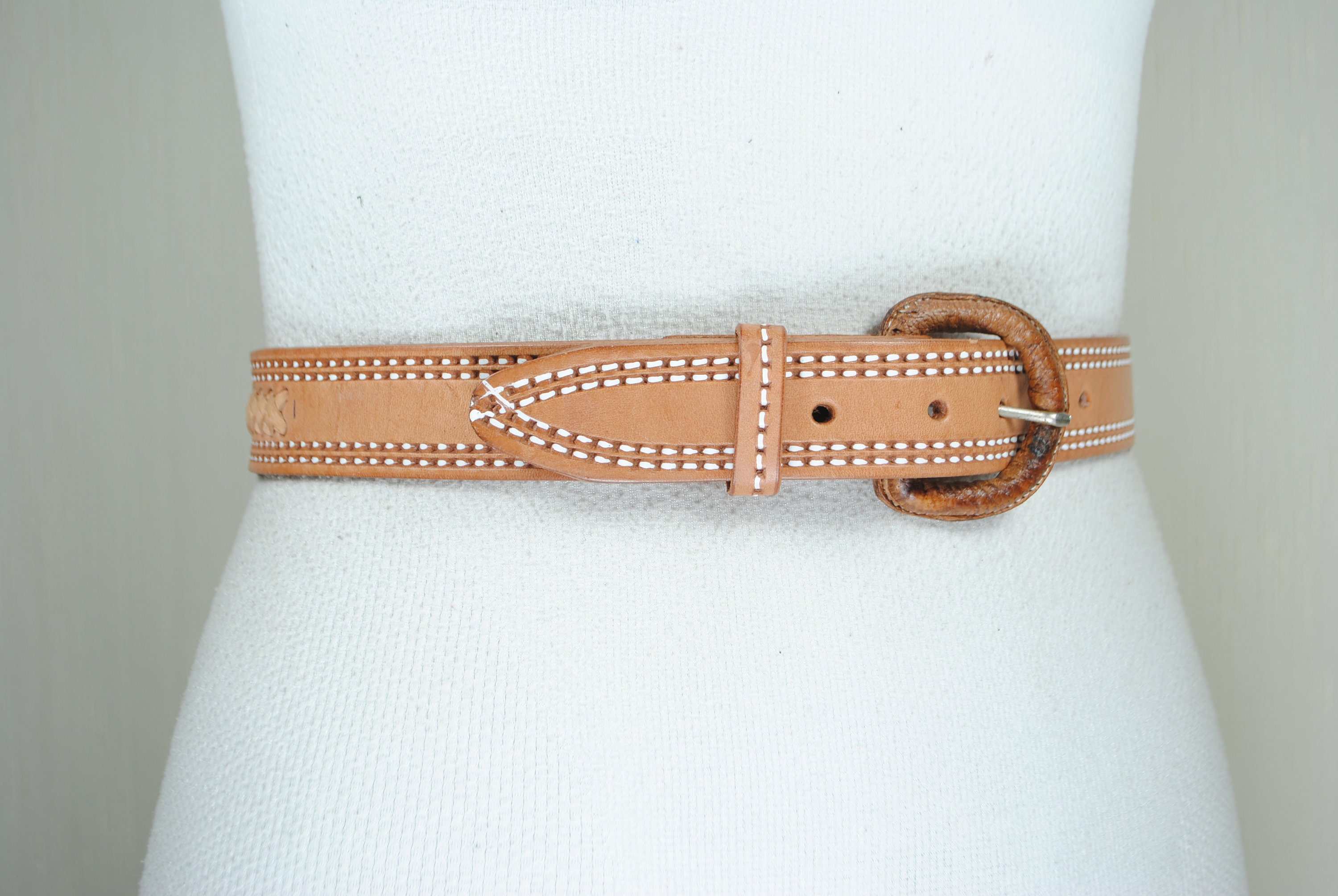 Tan Brown Western Boho Leather Belt With Stitched Detailing  display picture 3