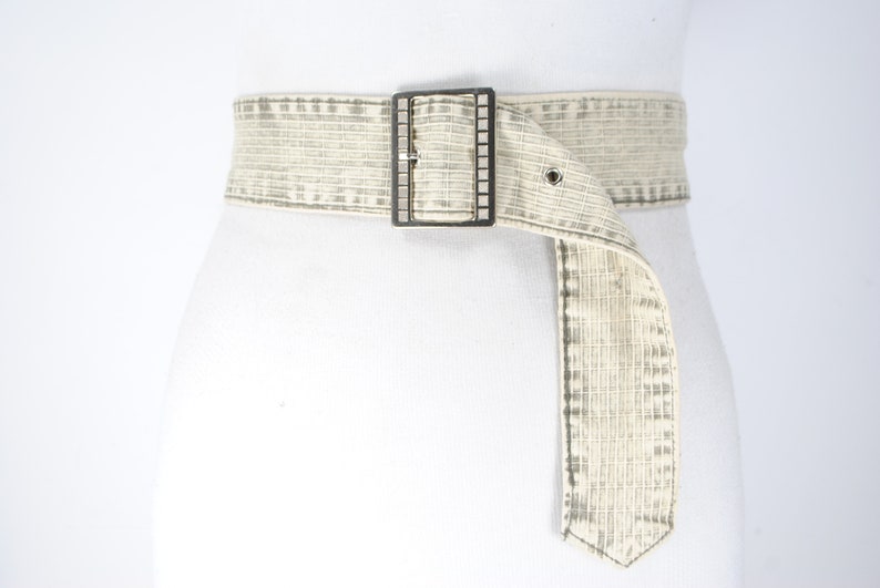 80s 30/'/'-33/'/' beige faded denim waist belt for women with rectangular silver buckle