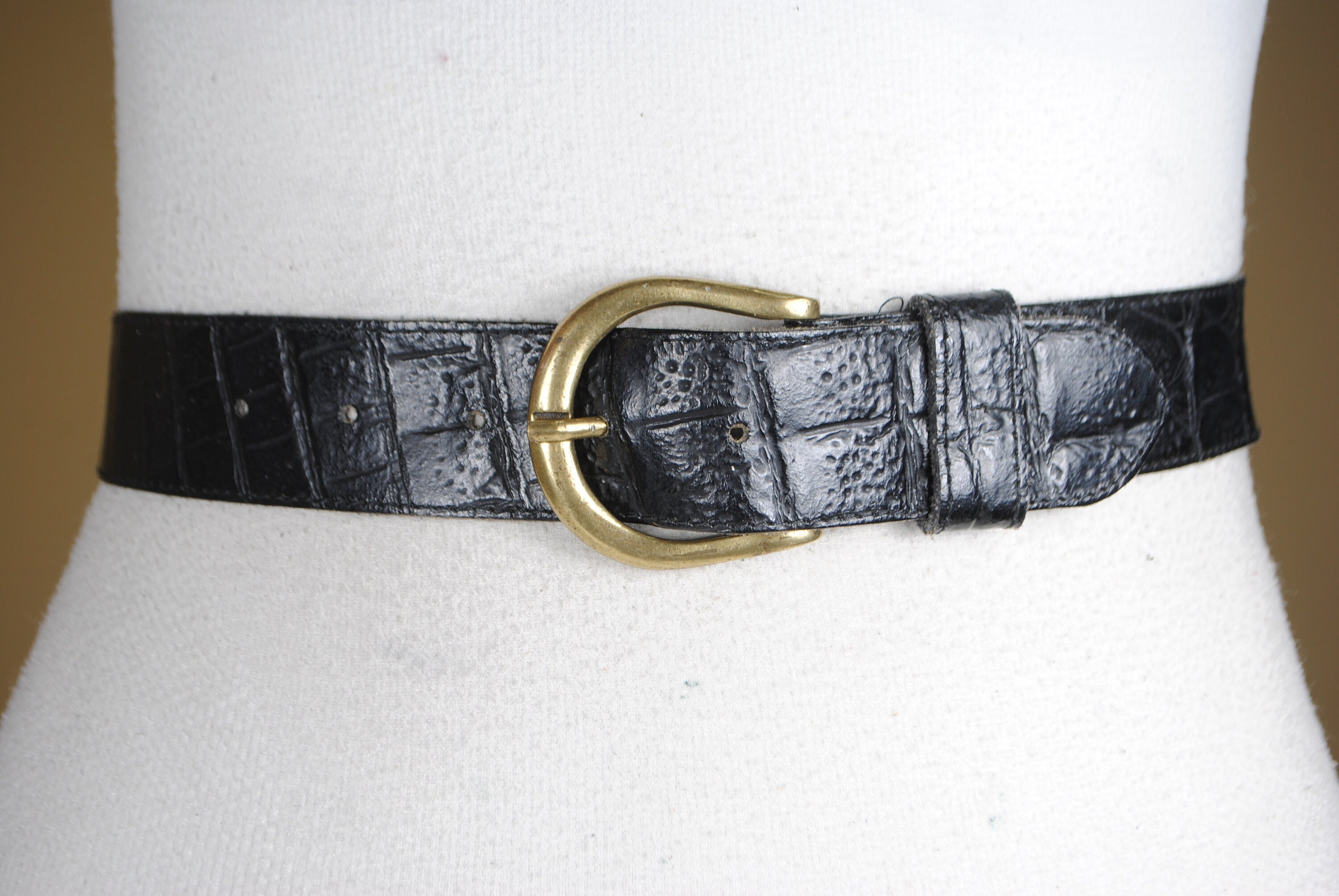 Vintage Black Croc Leather Belt: Solid Brass Buckle, Elegant  display picture 3