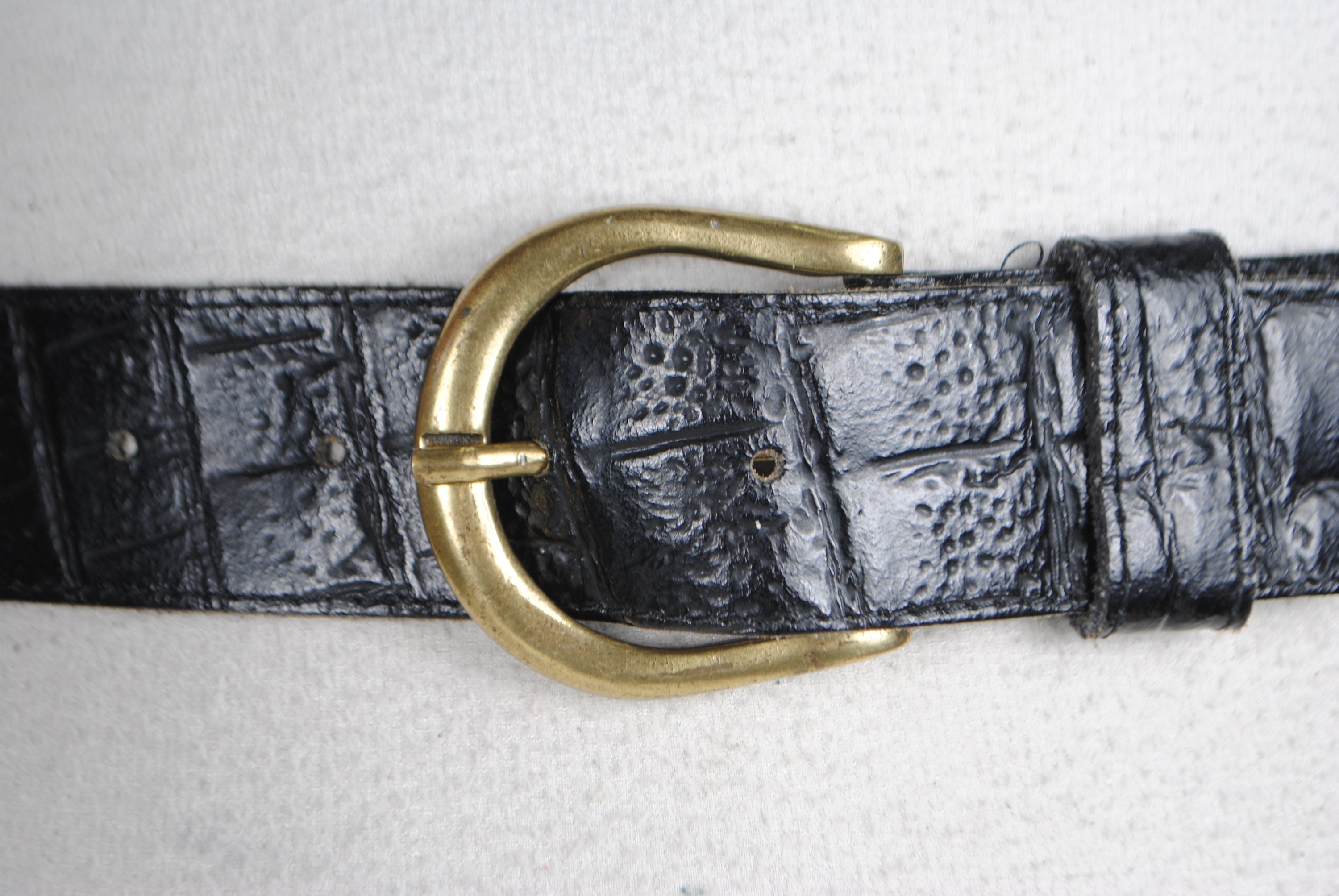Vintage Black Croc Leather Belt: Solid Brass Buckle, Elegant  display picture 1
