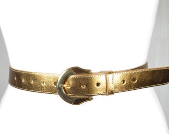Cinturón vintage elegante de piel metalizada dorada, estilo retro glamuroso