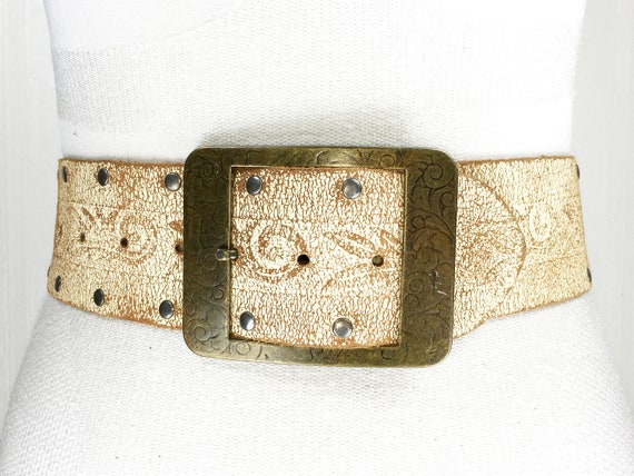 White antique cracked leather belt - antique meta