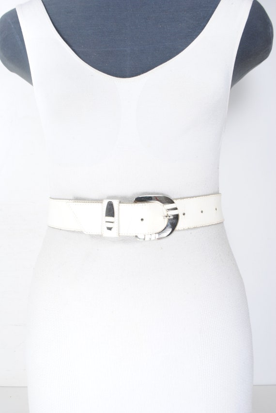 30''-34'' White antique cracked leather belt -  a… - image 2