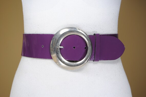 80s 3639 Wide Purple Patent Belt for Women With Round Silver Metal