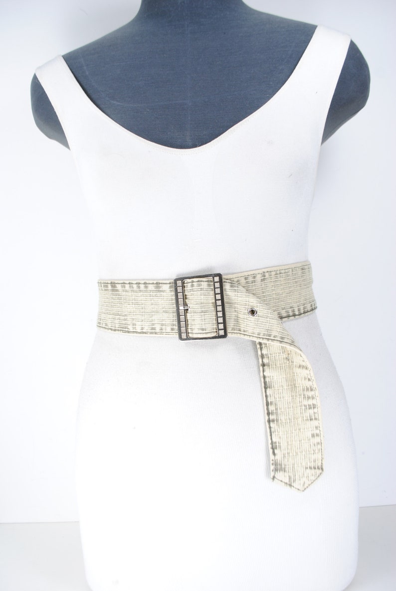 80s 30/'/'-33/'/' beige faded denim waist belt for women with rectangular silver buckle