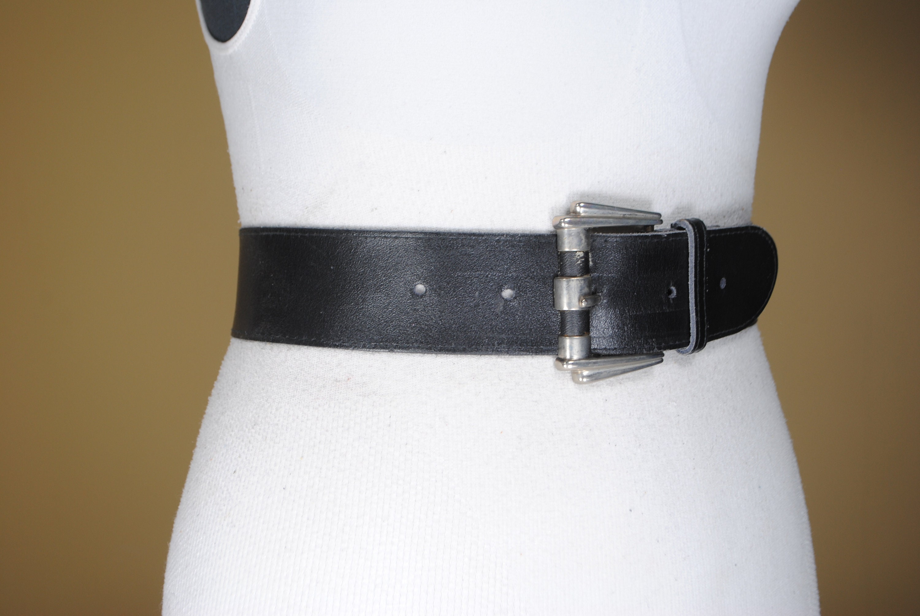 1980s 28''-33'' Plain Black Leather Belt for Women With