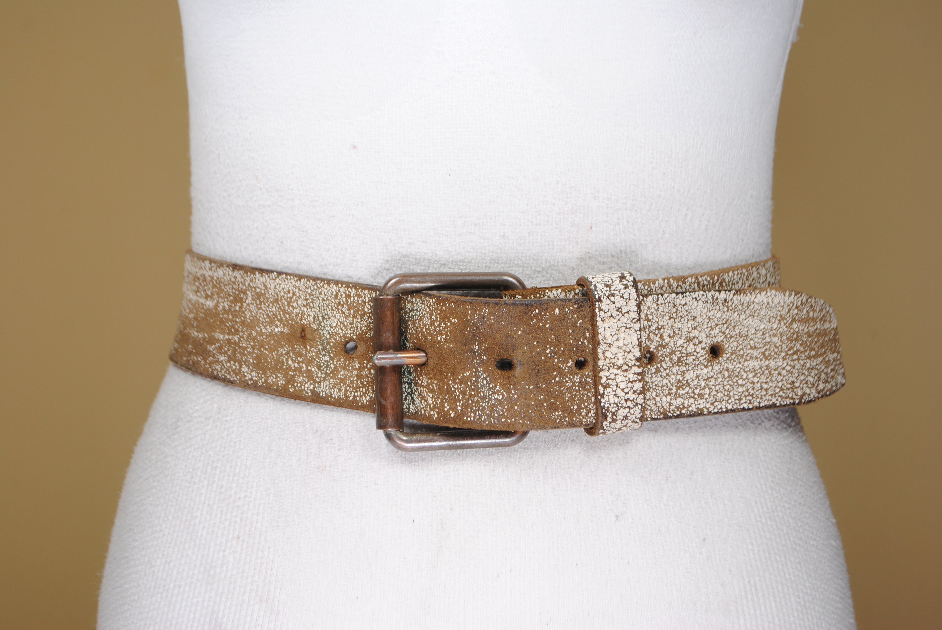 ベルト [MATINKIM]vintage crack leather belt in ivory VINTAGE CRACK LEATHER BELT IN DARK BROWN - MATINKIM