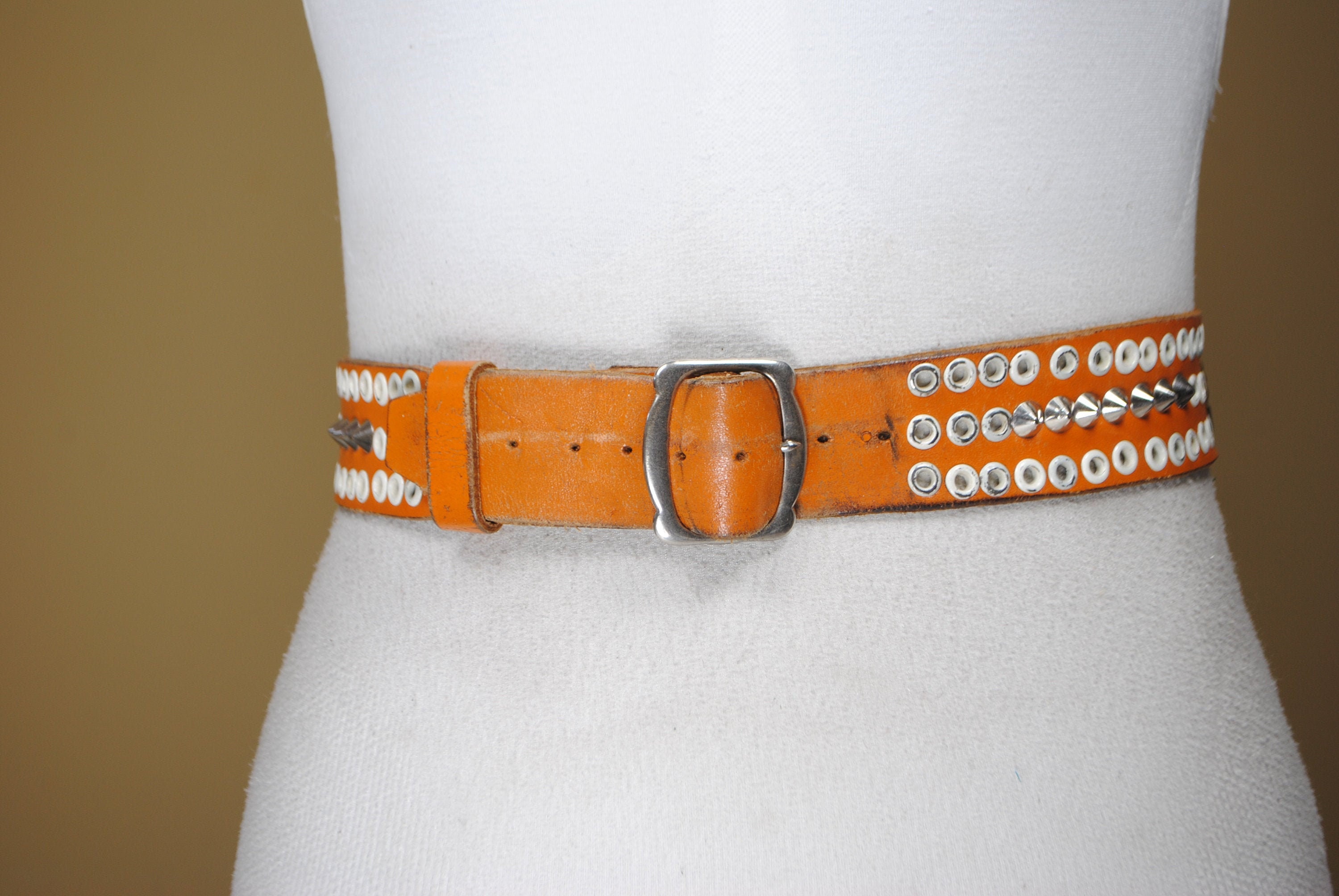 STUD LETTER BELT オレンジ レザー ベルト STUD LETTER BELT オレンジ レザー ベルト