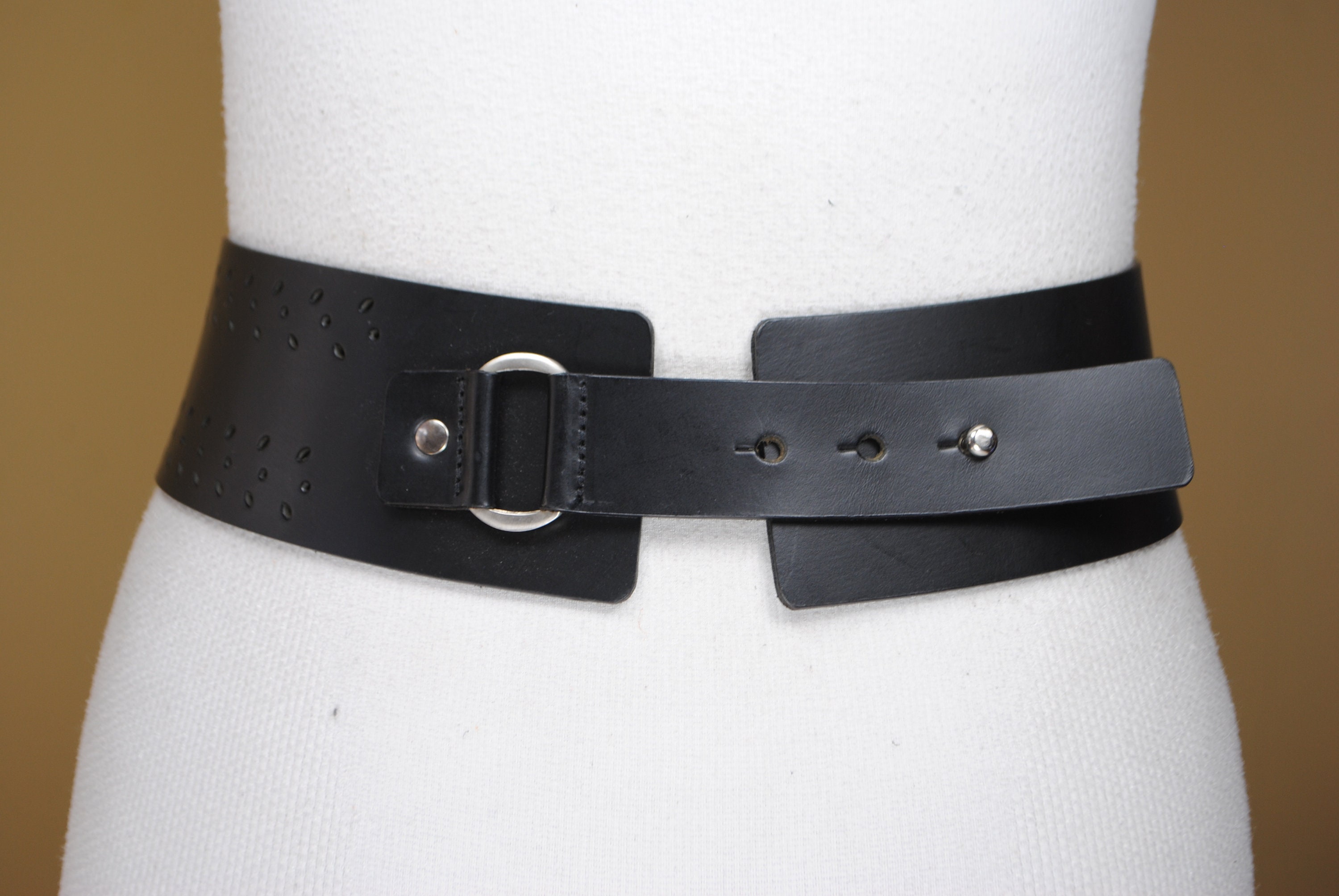 Black leather corset belt with silver bullet shaped hooks Entrapment Corset Belt - Dark in Love Women main image 2