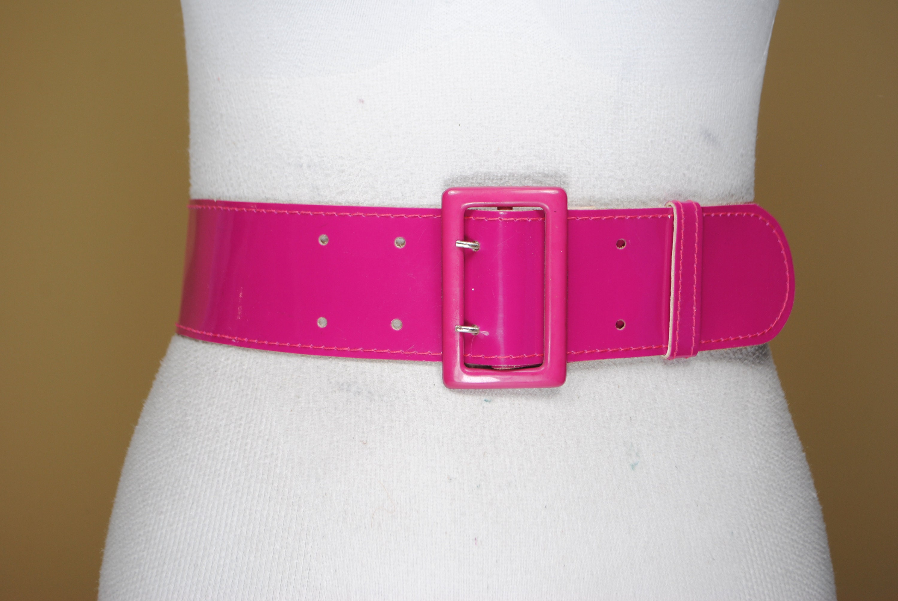 Vintage DayLor Pink Belt Stretch Shell Buckle 80s VINTAGE Pink Belt Womens XS Leather Gold Buckle Chic  main image 2