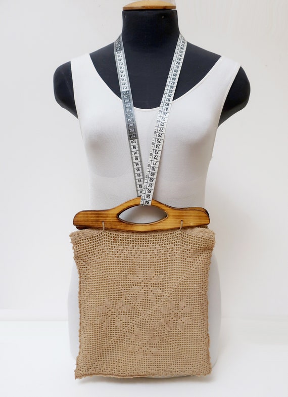 1960s beige crochet hand bag for women with woode… - image 2