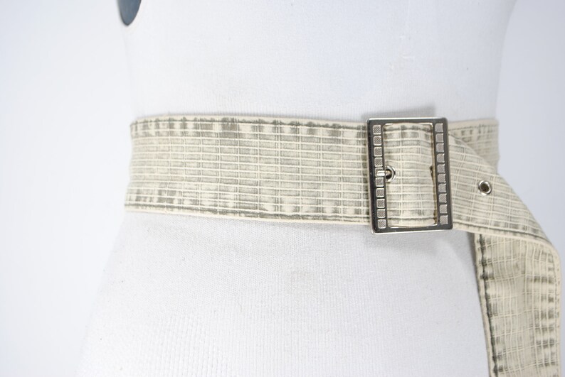 80s 30/'/'-33/'/' beige faded denim waist belt for women with rectangular silver buckle